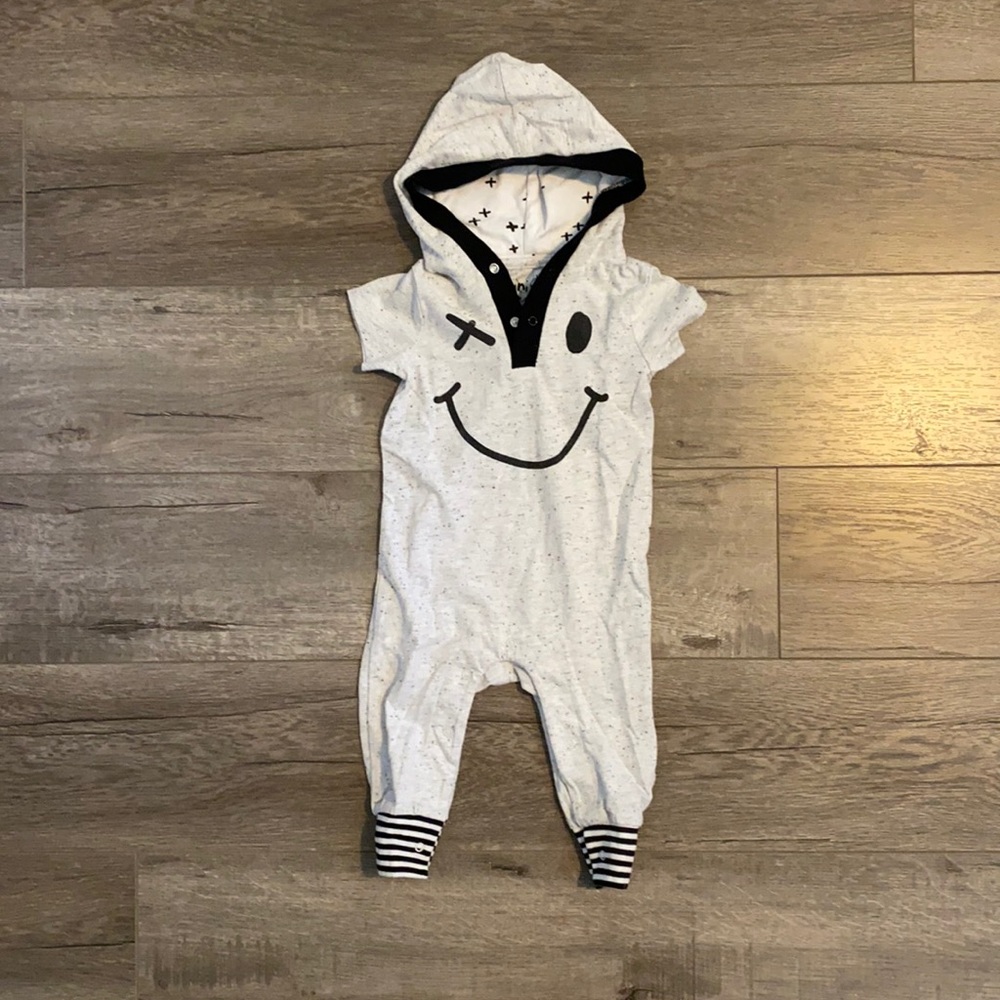 Mini Hero’s Short Sleeve Onesie Hoodie - Winky Face